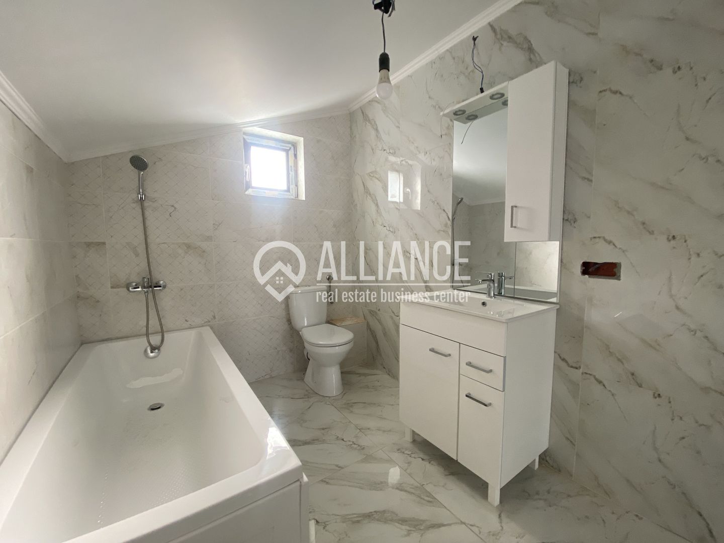 Valu lui Traian (COD 07) Casă P+M cu 5 camere, teren de 517 mp - Poză 18