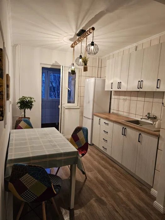 AP. 3 CAMERE - CRANGASI, LOC PARCARE, BOILER, METROU 7 MINUTE - Poză 2