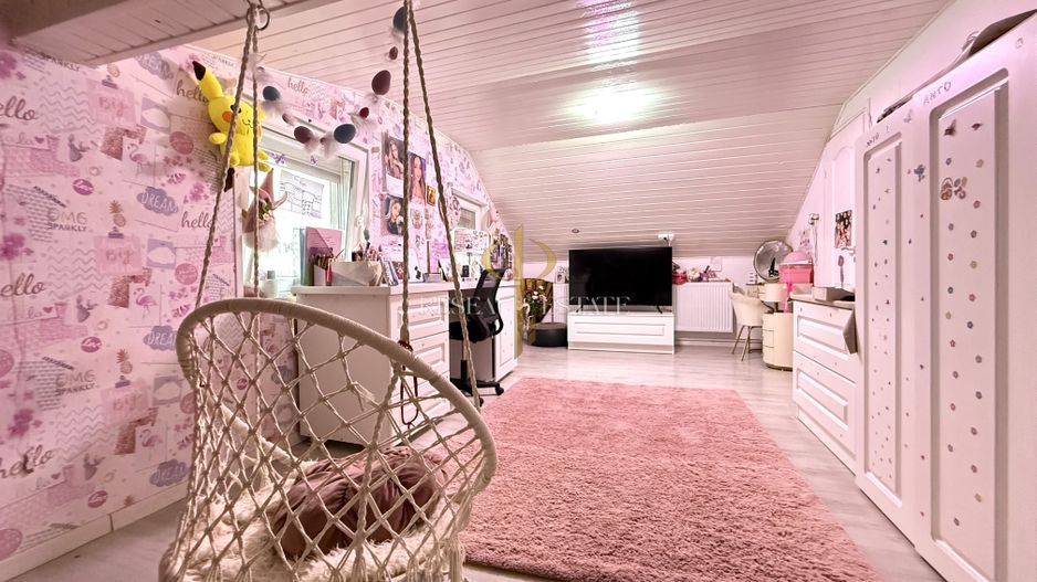 Casă spațioasă în Varias, împărțită în două unități cu acces separat - Poză 6