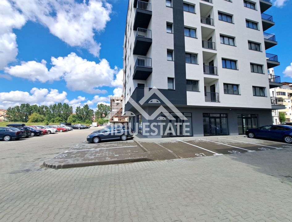 Apartament 3 camere, lift si parcare - Poză 1