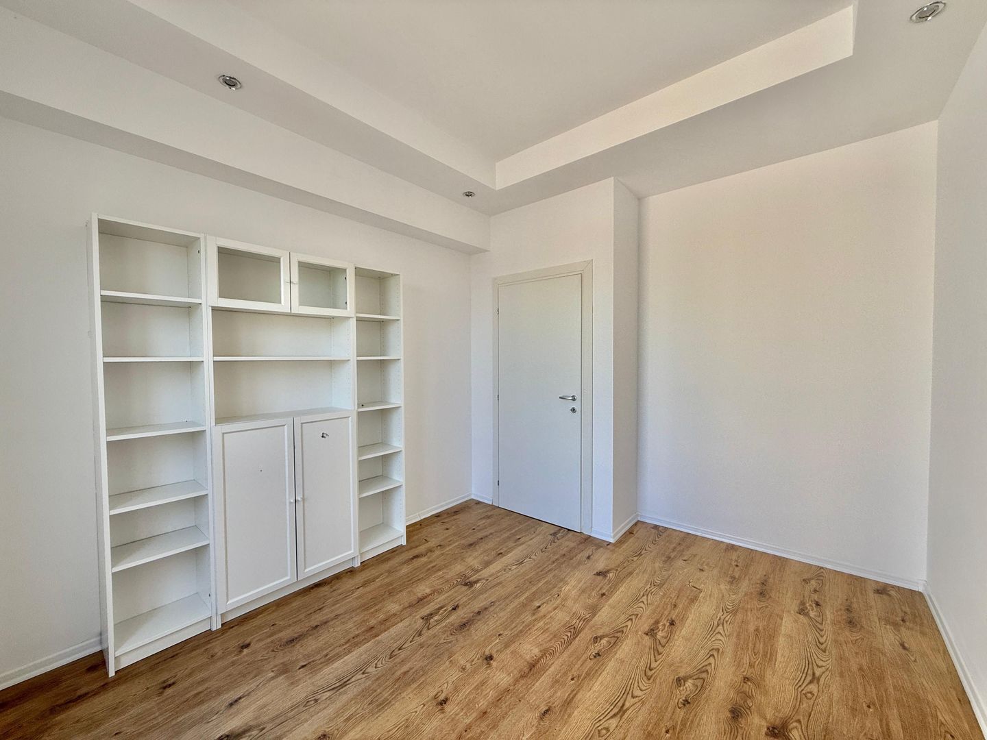 COSMOPOLIS - Apartament cu 3 camere, mobilat si utilat + 2 parcari - Poză 9
