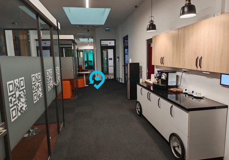 Clădire de birouri integral renovată, de inchiriat – Universitate / Centru Vechi - Poză 1