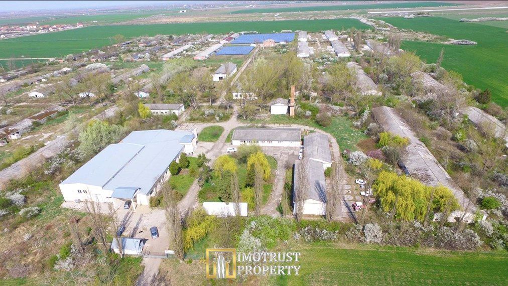 DE VANZARE –Teren Parc Industrial 18 ha cu Hale și Fotovoltaic – Arad - Poză 1