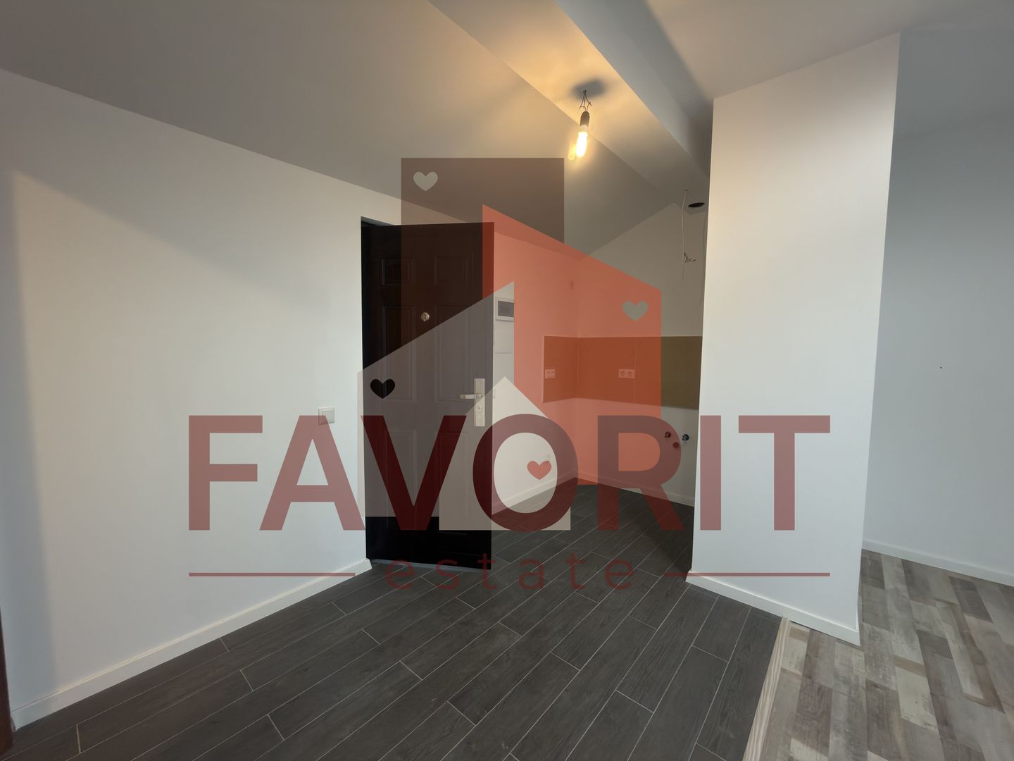 Disponibil imediat. Bloc nou - Poză 5