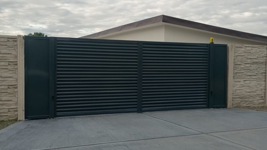 Comision 0% -Triplex  P+1E+M-Sacalaz -finisaje la alegere - Poză 4