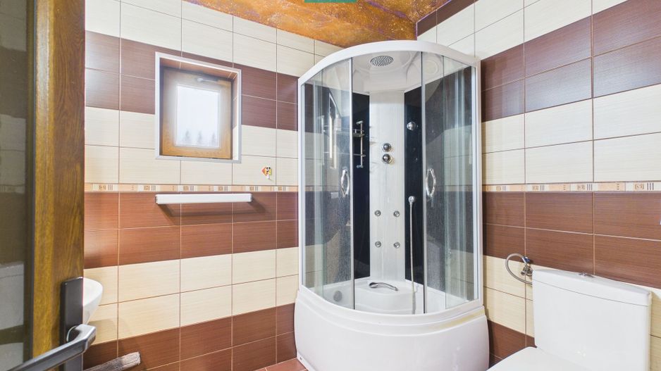 Casă spațioasă în Sântana - Poză 27