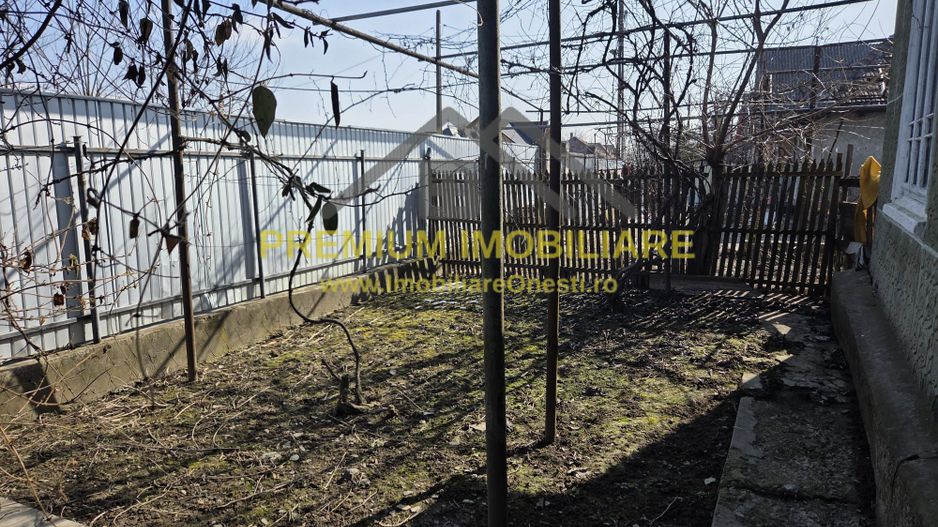 Casă bătrânească de vânzare – sat Prajoaia - Poză 4