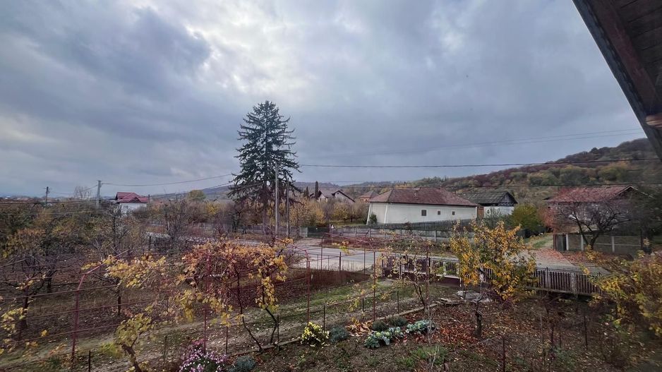 Vanzare casă spațioasă cu teren generos în Cândești Vale–jud Dambovita - Poză 19