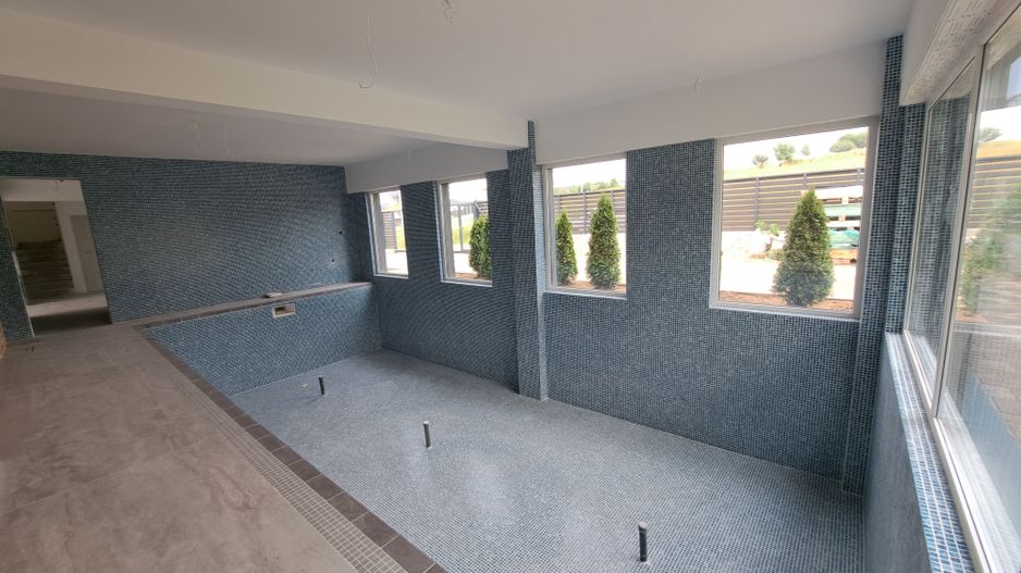 Vilă modernă premium cu piscină interioară, teren 1200 mp și panoramă - Poză 20