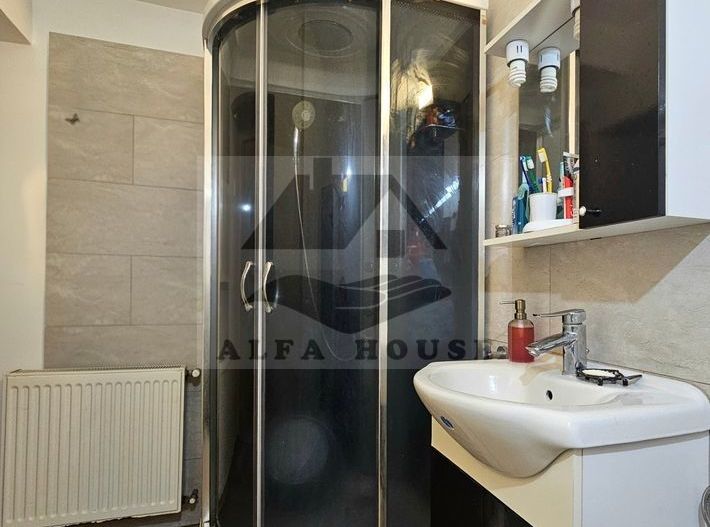 Oportunitate - Apartament cu trei camere in vila, zona Tractorul 70 mp - Poză 10