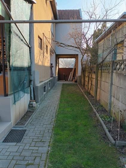 BRASADAS vinde casa cu etaj, 4 camere, central, acces cu masina. - Poză 16