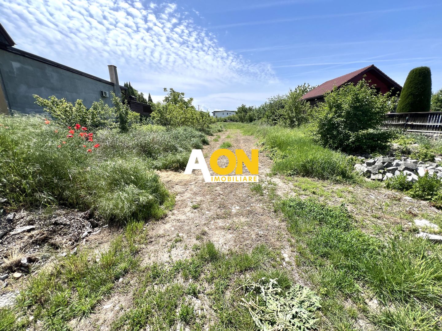 Teren intr-o pozitie inedita, 2.200mp, toate utilitatile si asfalt - Poză 1