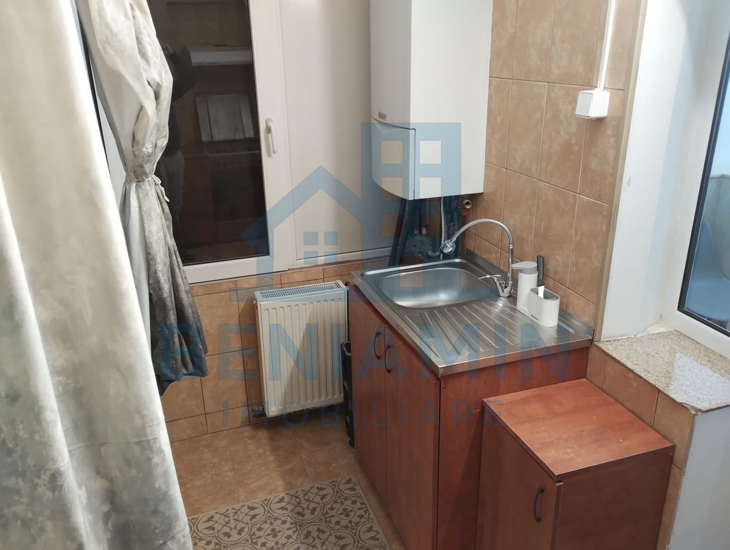 3 decomandate - etaj 3 - centrala proprie - mobilat - utilat - 1Mai - Poză 3