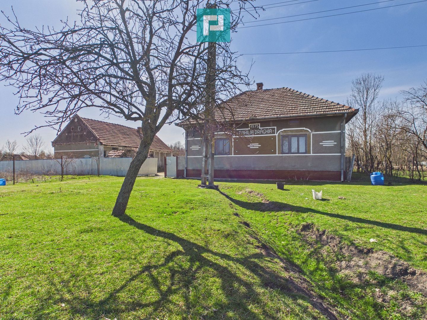 Casă cu teren generos de 6.000 m² - Poză 10