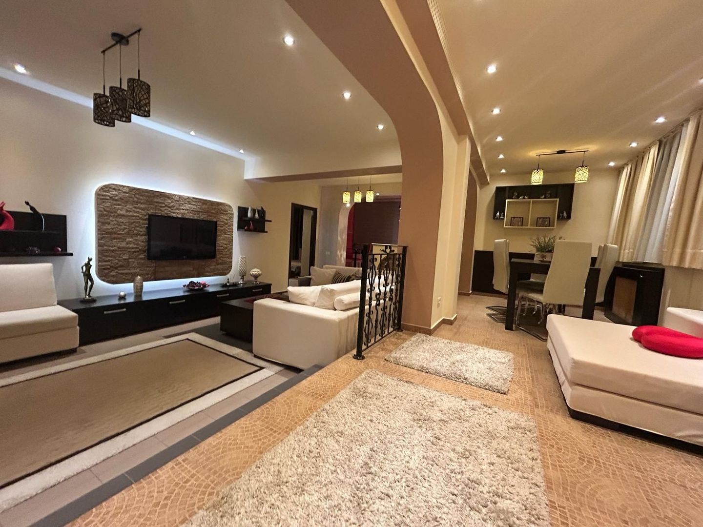 Apartament modern cu 2 camere, 94 mp utili, în bloc nou.Mobilat  si utilat - Poză 1