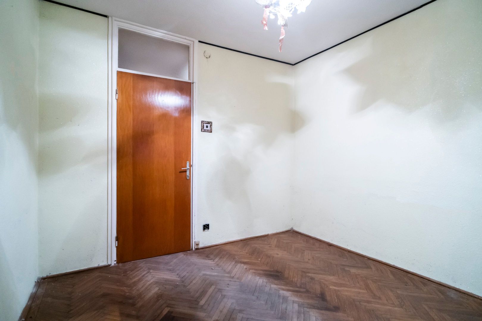 Drumul Taberei 3 camere, 4/10, bloc stradal, c-tie 1980, bucatarie mare, 2 bai - Poză 8