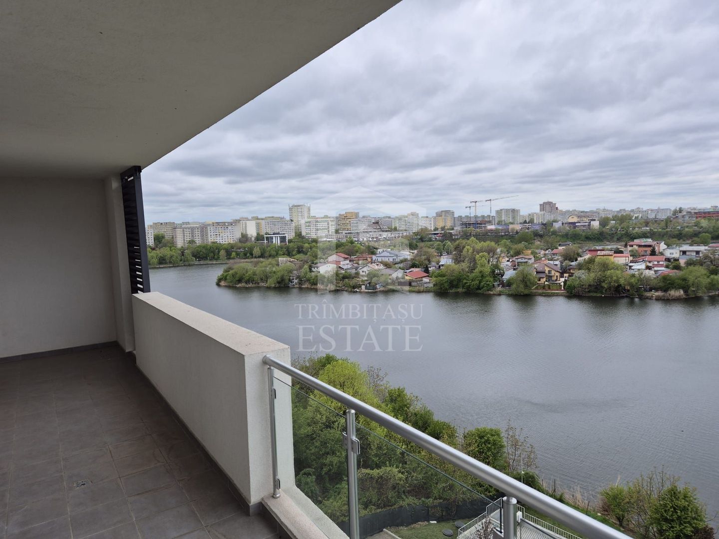 3 CAMERE VEDERE SUPERBA SPRE LAC BLOC NOU FINALIZAT TERASA GENEROASA - Poză 1