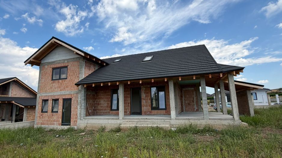 🏡 CASĂ DE VÂNZARE - Poză 1