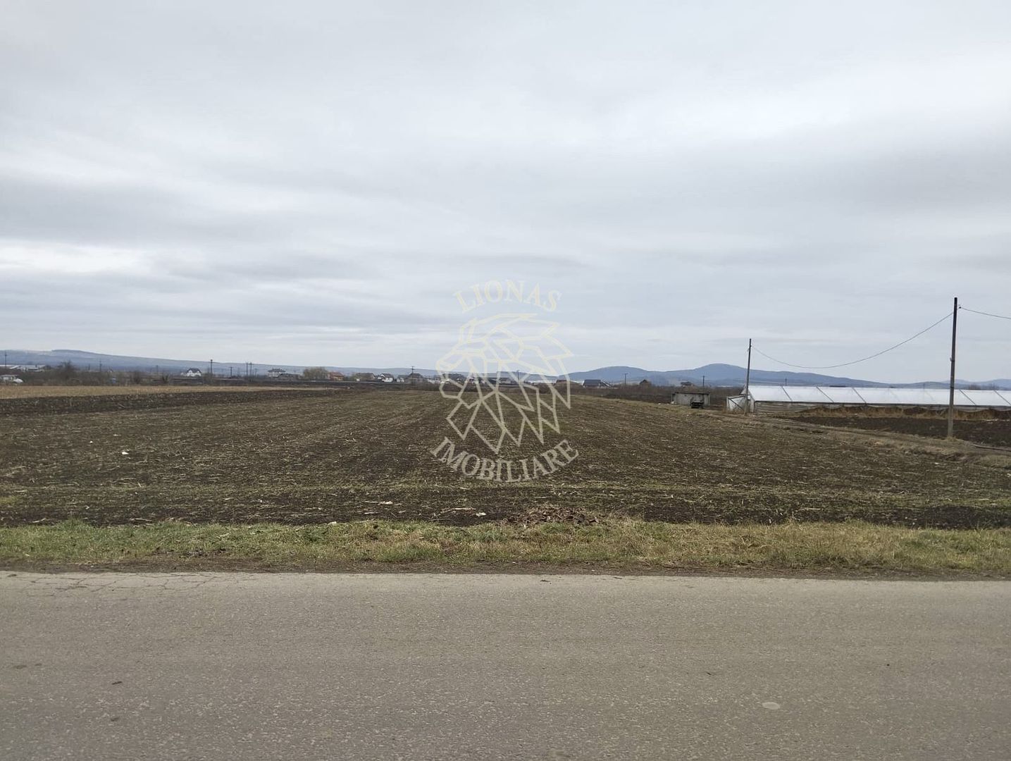 Teren intravilan 2500 mp-pretabil case, pensiune-Zona Crama Jelna - Poză 1