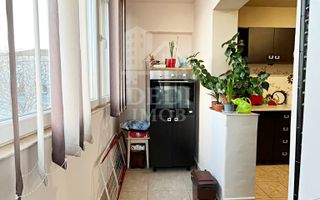 Apartament cu 3 camere de vanzare in zona Rogerius, Oradea - Poză 9