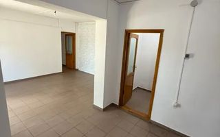 Spațiu comercial de închiriat, 58 mp, parter, stradă principală, Podu Iloaiei - Poză 4