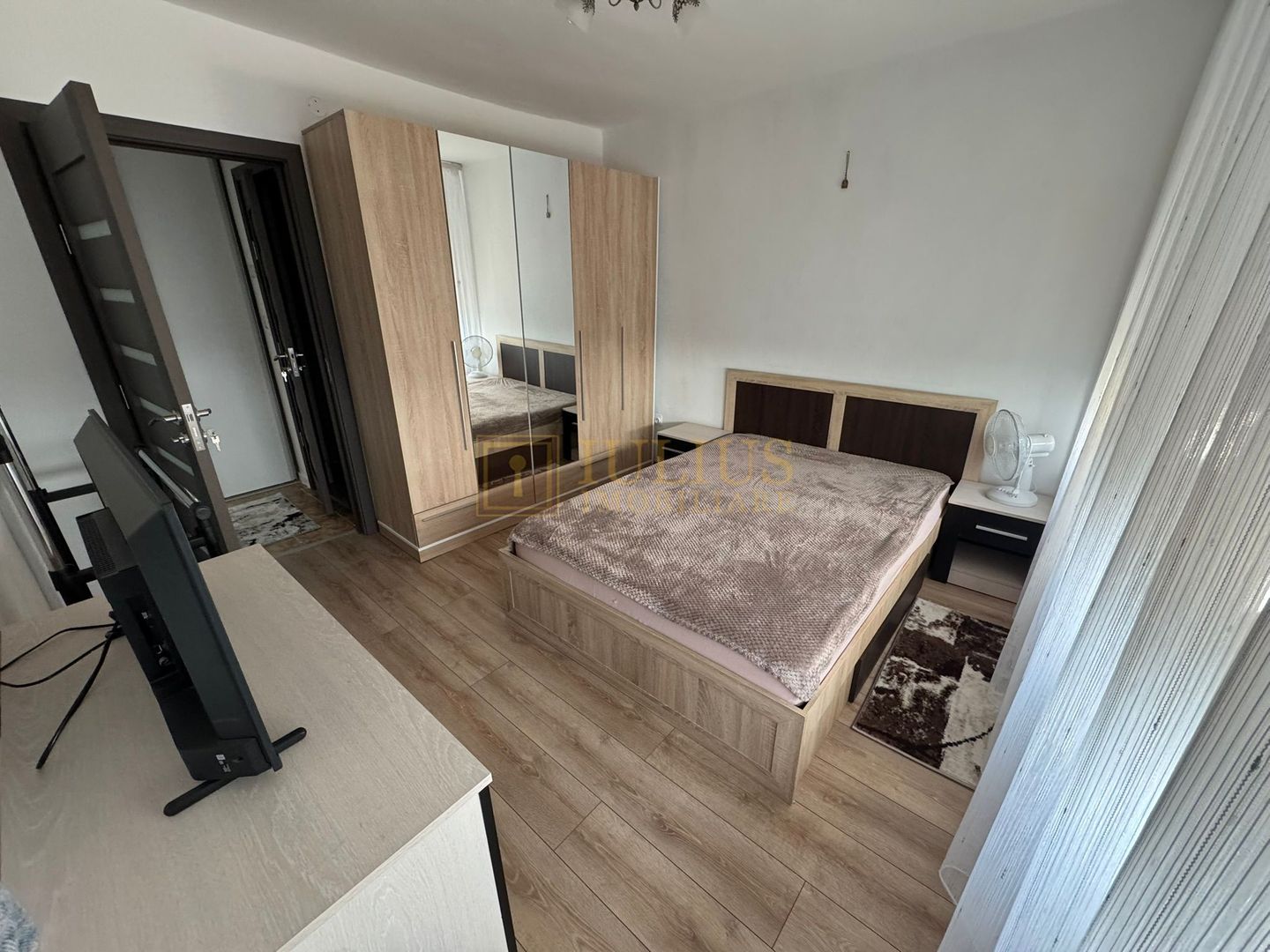 2 camere| cladire istorica| vis a vis de Catedrala| camere spatioase| - Poză 4