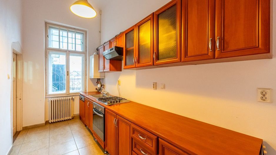 Apartament nemobilat, 3 camere, etaj 1, Bld.Revoluției - Poză 5