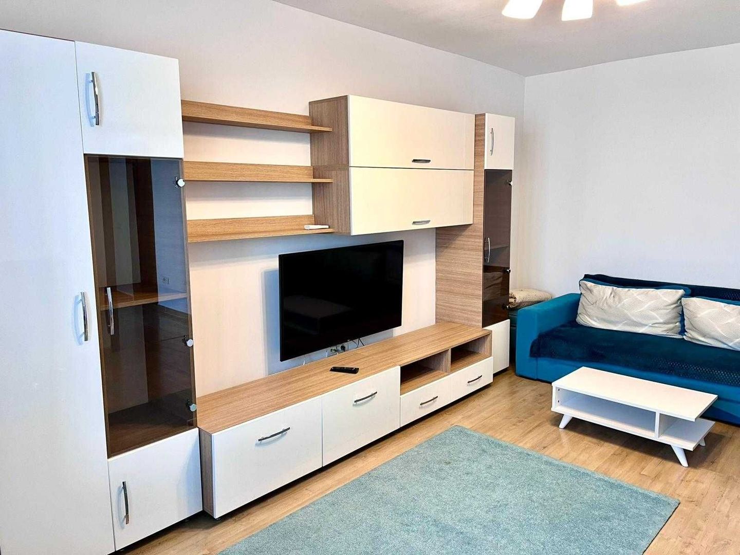 De inchiriat apartament 2 camere decomandat / metrou 1 Decembrie 1918 - Poză 1