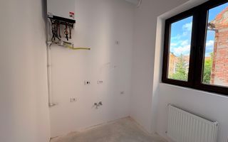 Garsonieră renovata 35 mp etaj 1 dispune de  pivnita in zona Centrala - Poză 5