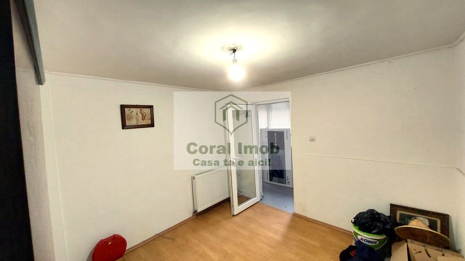Vanzare casa 6 camere, 3 bai, 3 bucatarii, 2 centrale,  curte individu - Poză 3