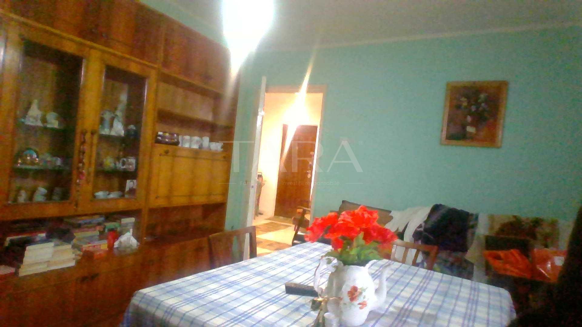 Apartament 3 camere Mănăștur, etaj 1, decomandat, balcon, beci. - Poză 3