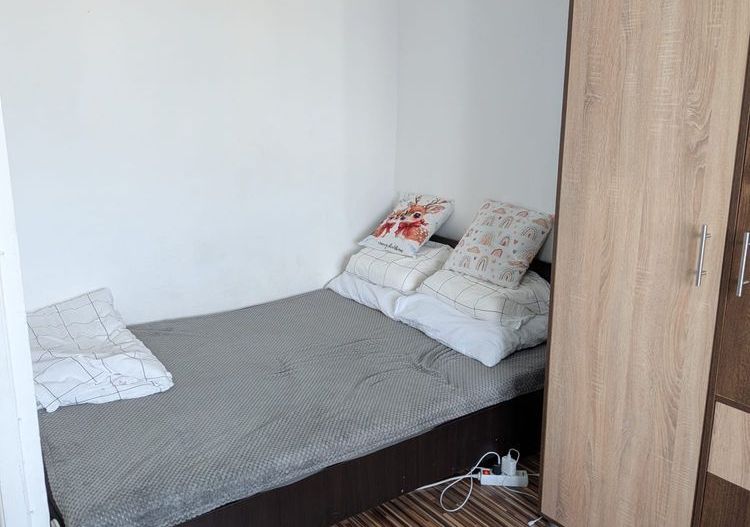 Garsoniera in bloc mixt langa metrou Gorjului, Militari - Poză 2