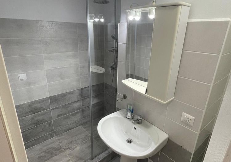 Vand apartament 3 camere, etaj intermediar, lift, 70 mp. - Poză 4
