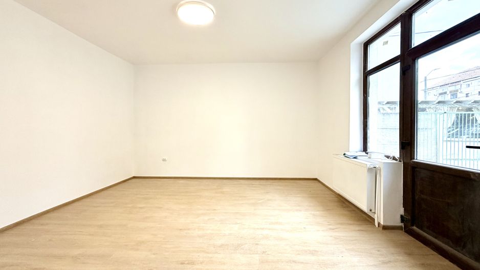 Spațiu comercial de închiriat – artera principală în nordul orașului. - Poză 4