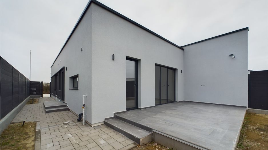 Duplex modern, pe parter, amplasat într-o zonă liniștită din Moșnița Nouă - Poză 6