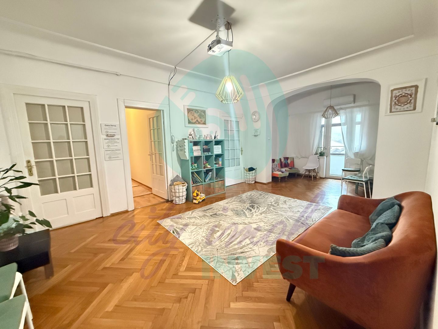 Spatiu, lumina si eleganta intr-un apartment interbelic - Poză 1