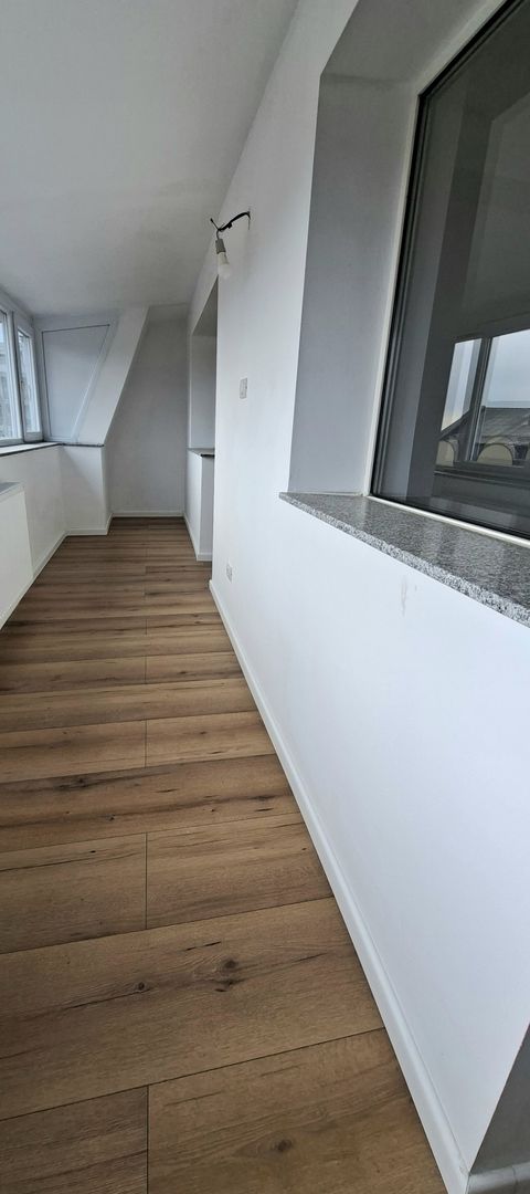 Apartament complet renovat cu scara interioara - Poză 15