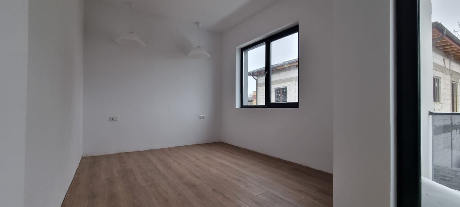 Reședință Modernă cu Finisaje Distinse - Poză 9