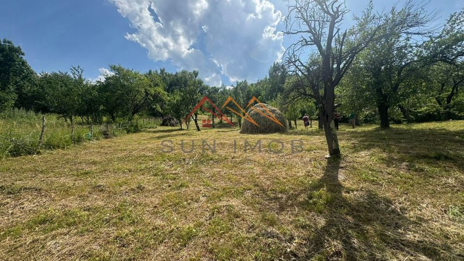 Teren 2037 mp, 17 ml deschidere, 28 euro/m2, vedere panoramica - Poză 2