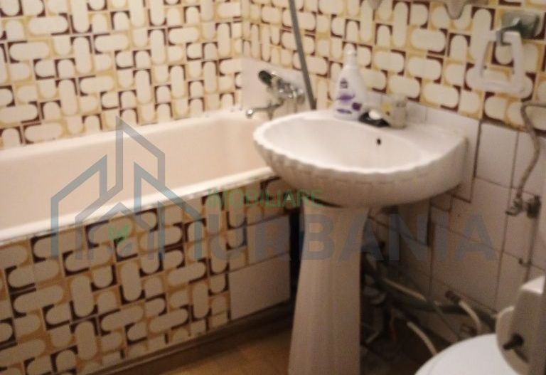 Primesc in gazda două fete, zona Podu Ros. - Poză 4