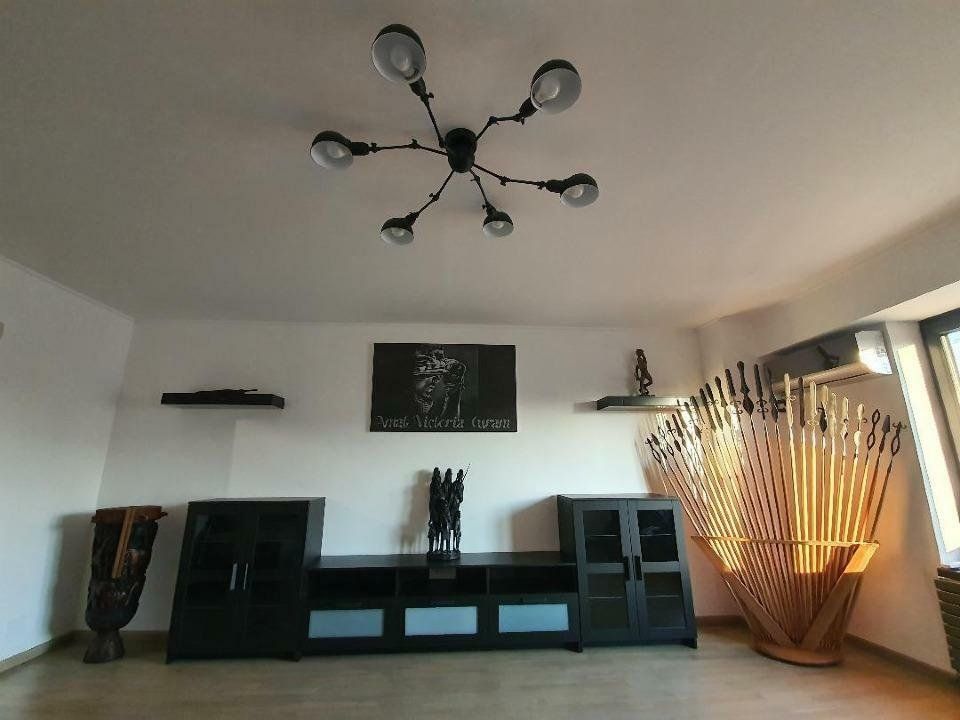 Inchiriez apartament 3 camere Octavian Goga, loc parcare inclus - Poză 1