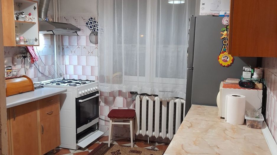 APARTAMENT 3 CAMERE DECOMANDAT 2 BAI BLOC 1980 UVERTURII - Poză 2