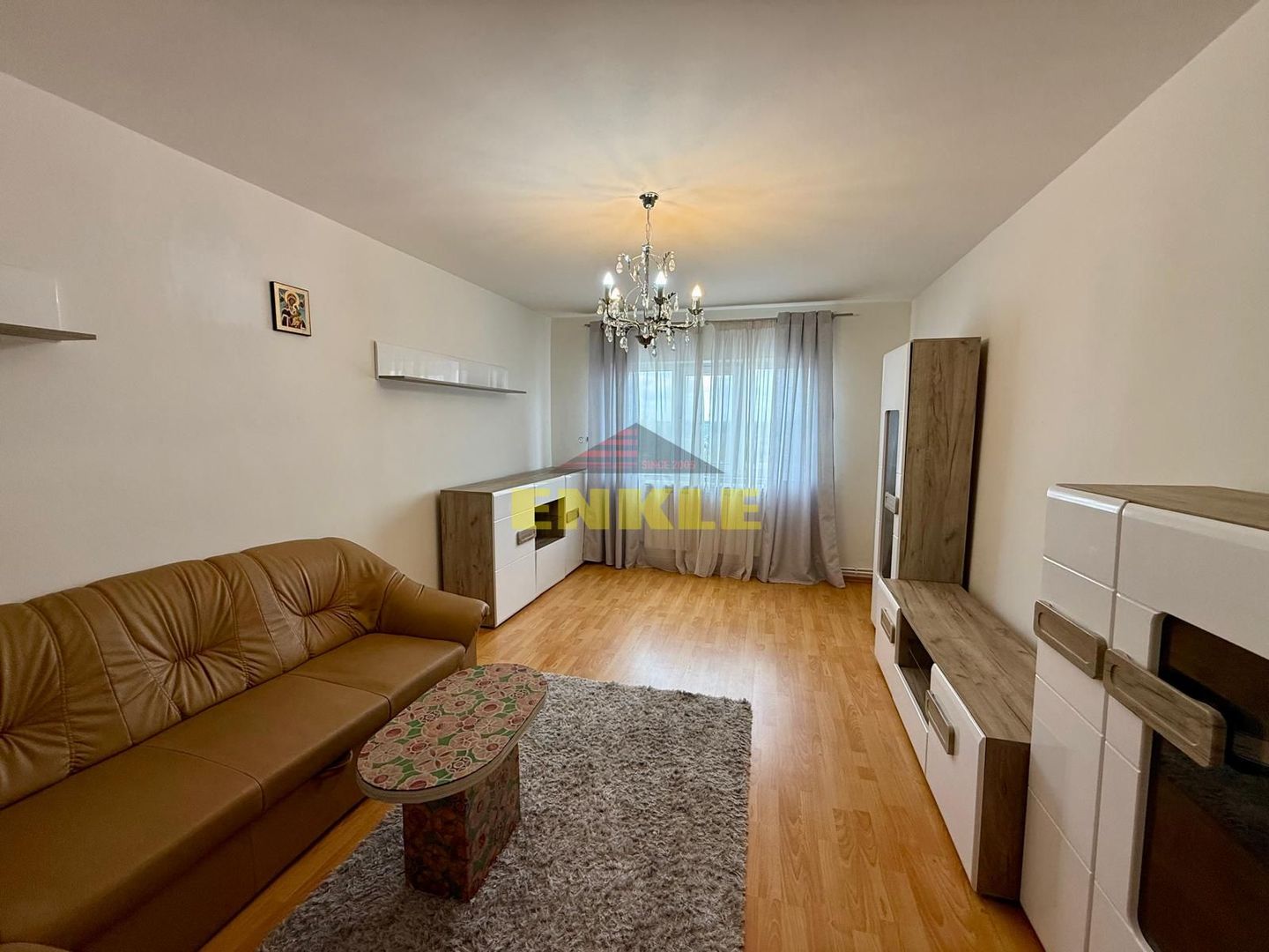 De vanzare apartament 2 camere decomandat - Poză 2