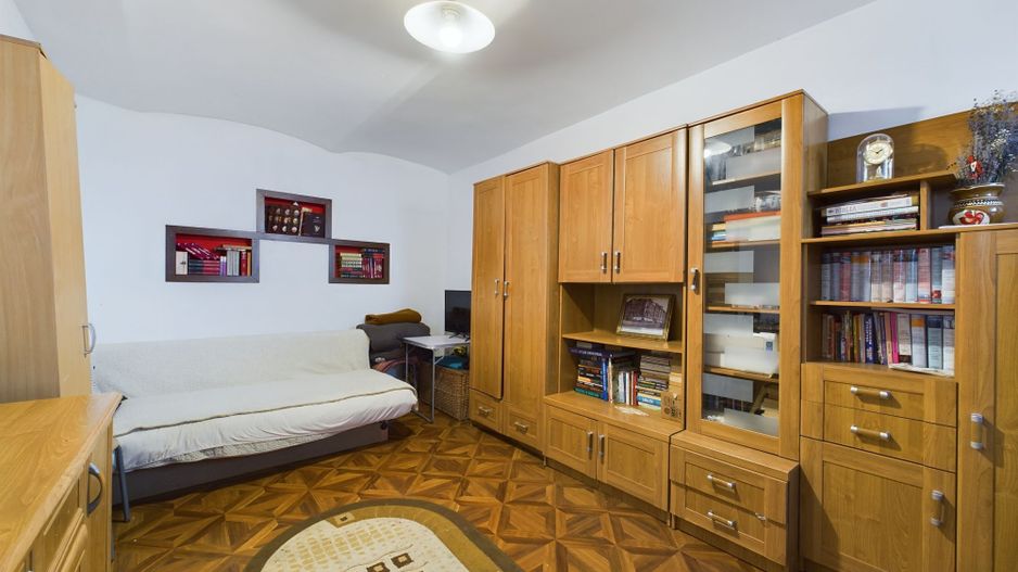 Apartament semicentral cu 2 camere - Poză 2