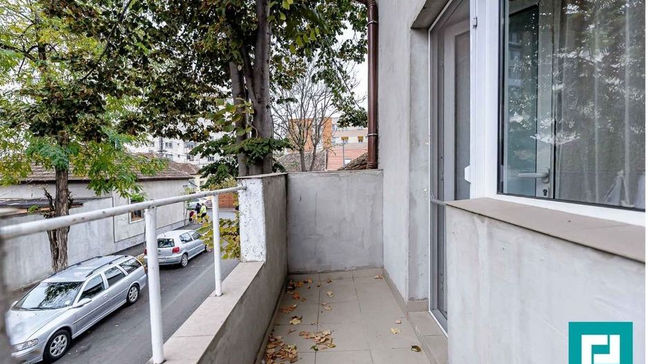 Proprietate cu 5 camere Aurel Vlaicu - Poză 18