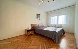 Apartament spatios cu 4 camere si garaj | Spitalul Judetean - Poză 5