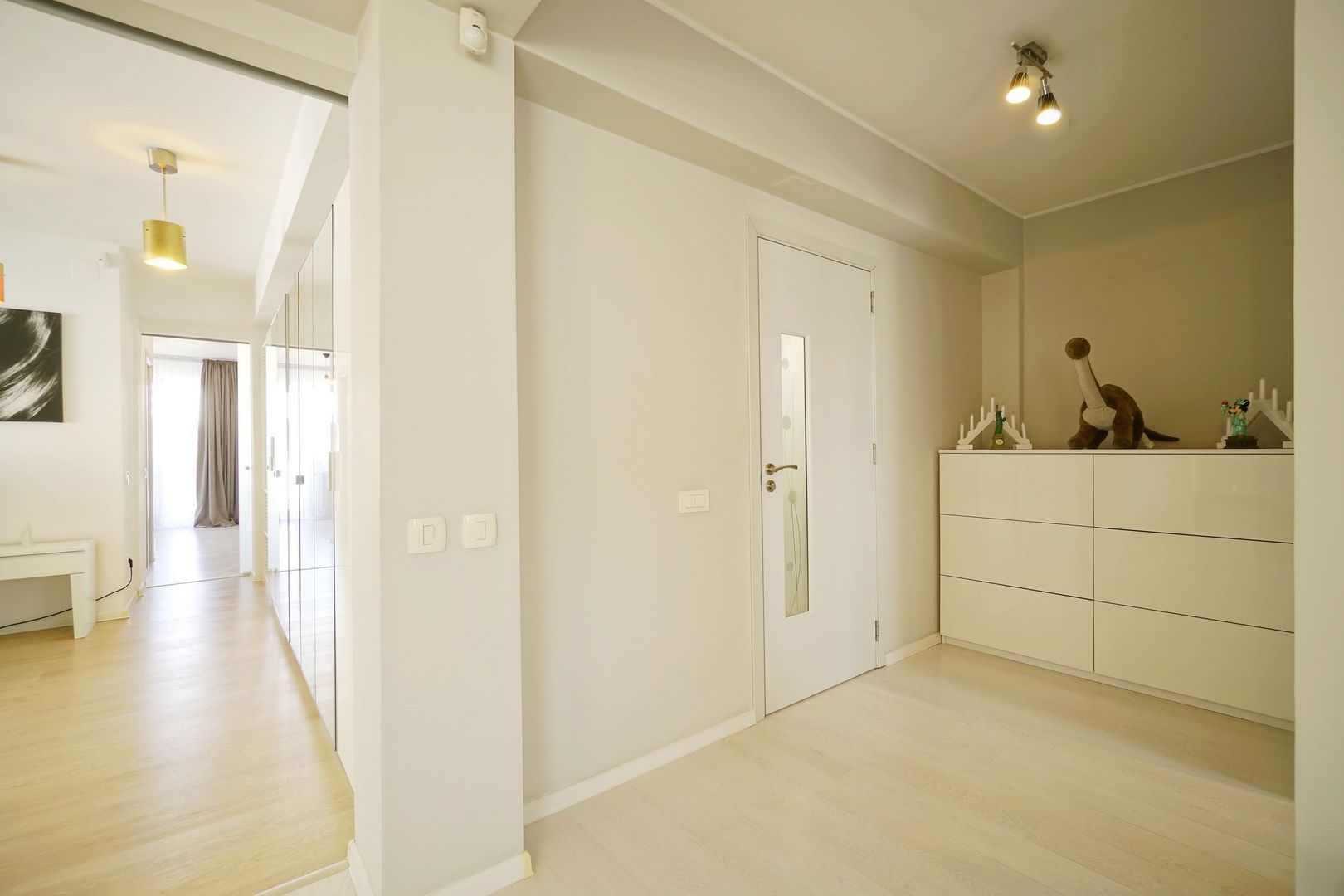 Ideal gradinita P+2, 8 cam, 6 dormt 6 bai, 3 garaje teren 650 mp, - Poză 44