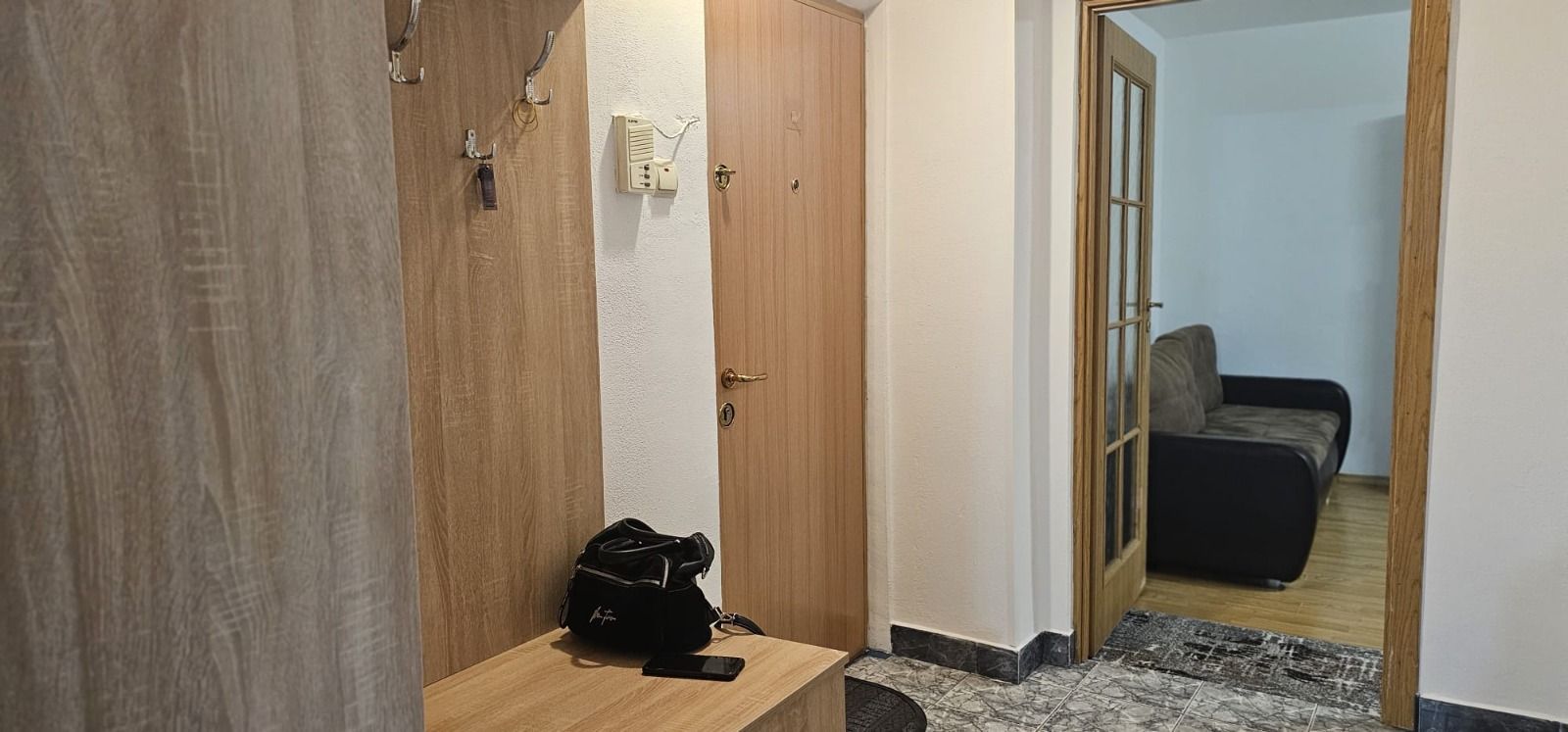 De inchiriat apartament cu 2 camere, etaj 4/4 Piata Centrala, 360 euro - Poză 6
