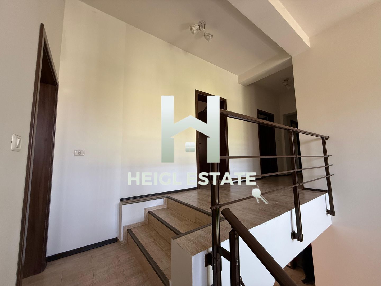 Casa individuala—perfecta pentru familie sau business - Poză 7