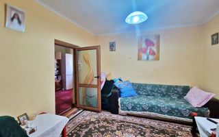 Vanzare casa cu teren 1800 mp, Pitesti str Bananai, la intrare - Poză 11